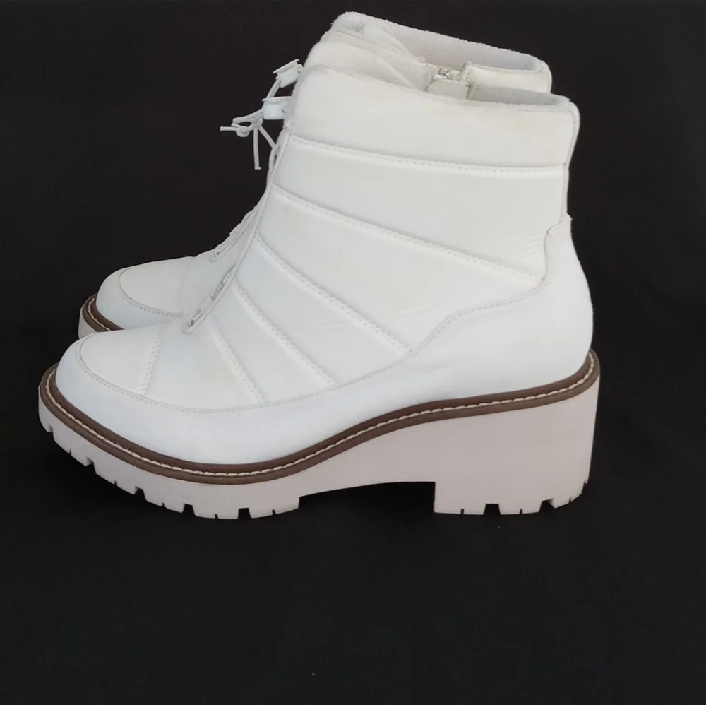 BLONDO Daisy Waterproof Lug Sole Boot In White Nylon Women's Size 8M